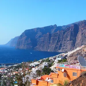 Con Vista Gigantes , Puerto de Santiago (Tenerife) Espagne